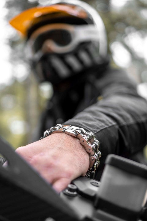 Biker's Pride: Motorrad-Armband mit Kettengliedern